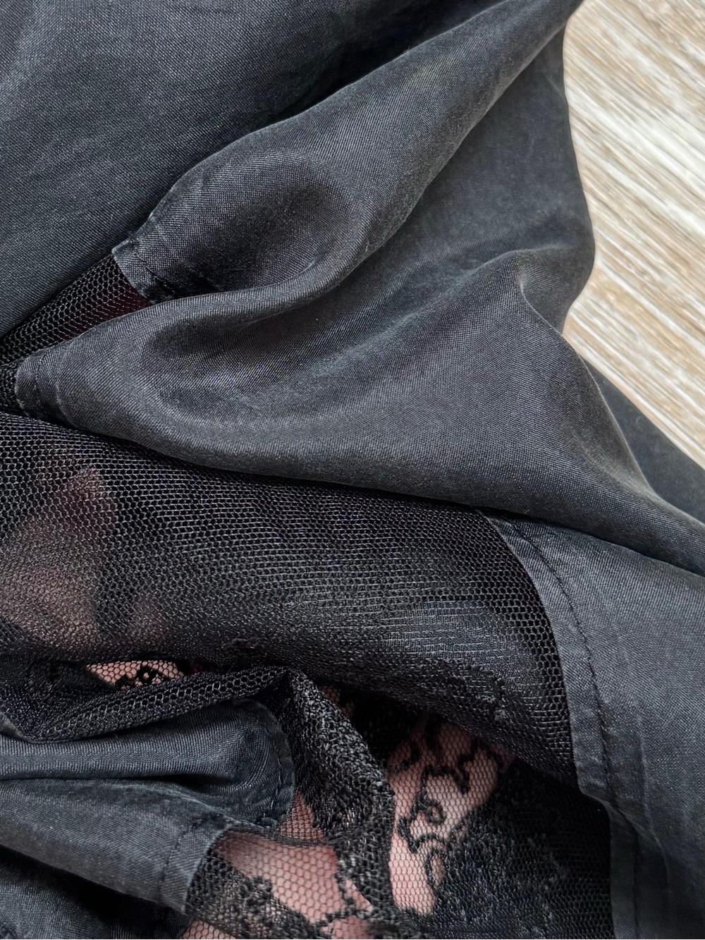 100% silk vintage y2k DKNY black midi skirt with mid - low rise and flowy drape - Picture 4 of 5